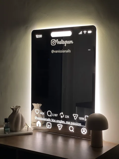 Photo du miroir fabriqué dans notre atelier — Signature · Blanc naturel