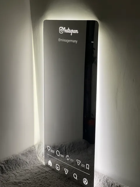 Photo du miroir fabriqué dans notre atelier — Miroir personnalisé · Blanc naturel