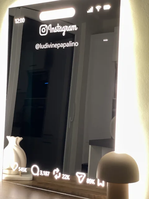 Photo du miroir fabriqué dans notre atelier — Signature · Blanc naturel